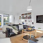 4 Bedroom Beautiful In Holiday home *