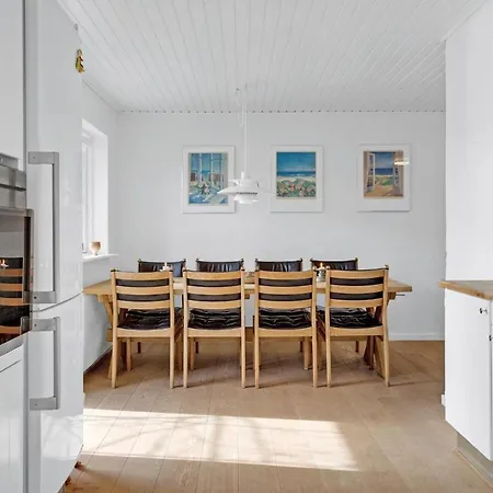 4 Bedroom Beautiful In Σπίτι διακοπών