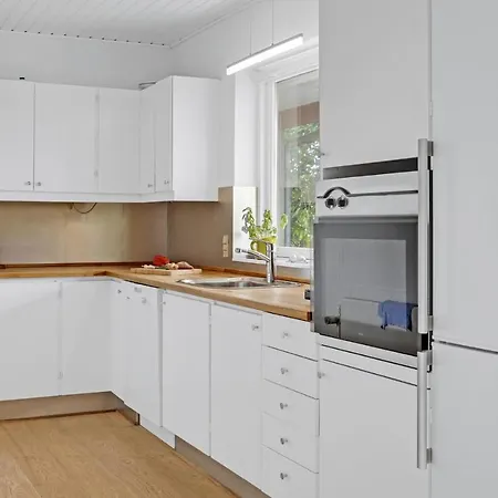 4 Bedroom Beautiful In Σπίτι διακοπών
