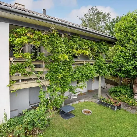 4 Bedroom Beautiful In Holiday home