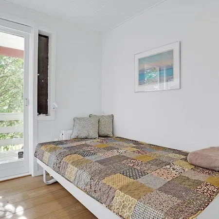 Holiday home 4 Bedroom Beautiful In Ebeltoft