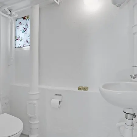 Holiday home 4 Bedroom Beautiful In Ebeltoft