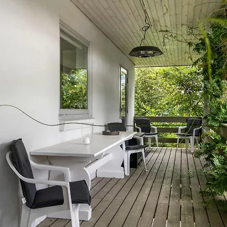 4 Bedroom Beautiful In Σπίτι διακοπών *