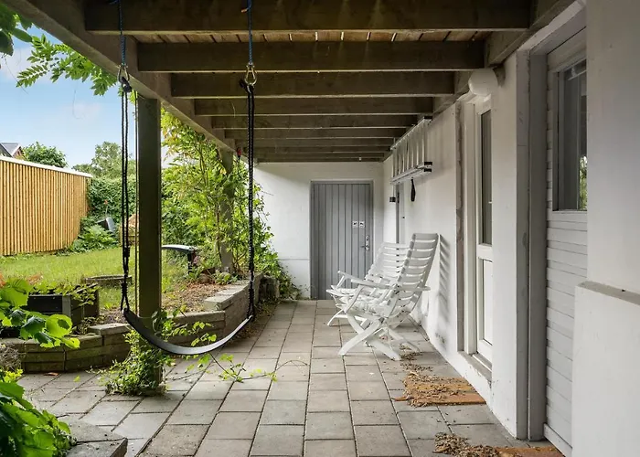 Dom wakacyjny 4 Bedroom Beautiful In